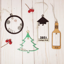 Load image into Gallery viewer, Cork Keepsake Ornament